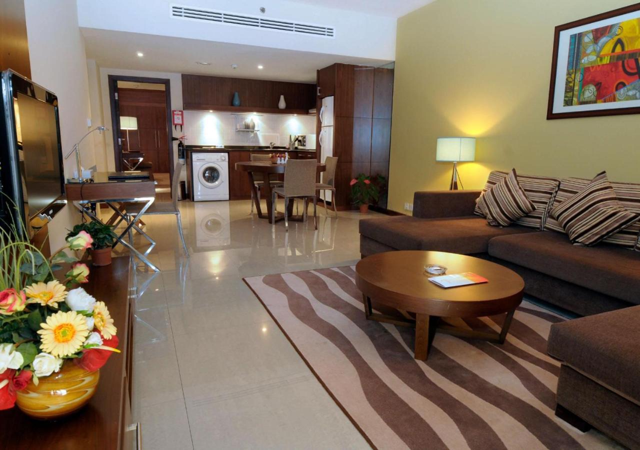 Phoenix Plaza Hotel Apartments Abu Dhabi Exterior foto