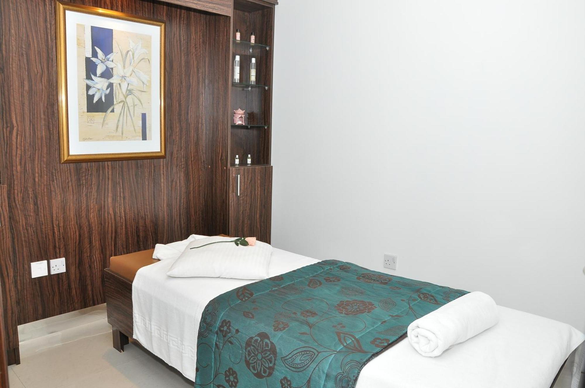 Phoenix Plaza Hotel Apartments Abu Dhabi Exterior foto